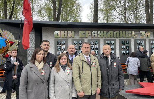 Открытие обновленной памятной доски «Они сражались за Родину!»